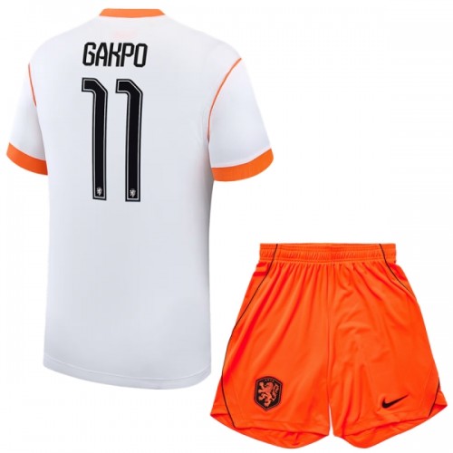 Fotballtrøye Nederland Gakpo 11 Bortedrakt VM 2026 Kortermet - Barn(+ Shorts) Fotballtrøye Nederland Gakpo 11 Bortedrakt VM 2026 Kortermet - Barn(+ Shorts)