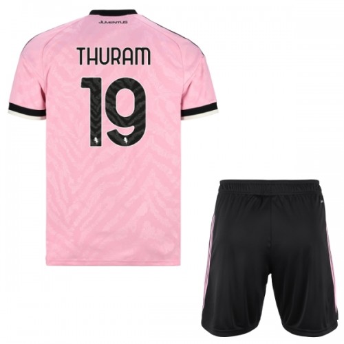 Fotballtrøye Juventus Thuram 19 Bortedrakt 2026-27 Kortermet - Barn(+ Shorts) Fotballtrøye Juventus Thuram 19 Bortedrakt 2026-27 Kortermet - Barn(+ Shorts)