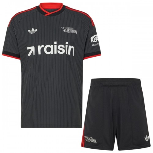 Fotballtrøye Union Berlin Bortedrakt 2026-27 Kortermet - Barn(+ Shorts) Fotballtrøye Union Berlin Bortedrakt 2026-27 Kortermet - Barn(+ Shorts)