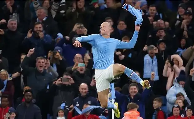 10-manns Manchester City slo Fulham 2-1, Haaland lore straffespark