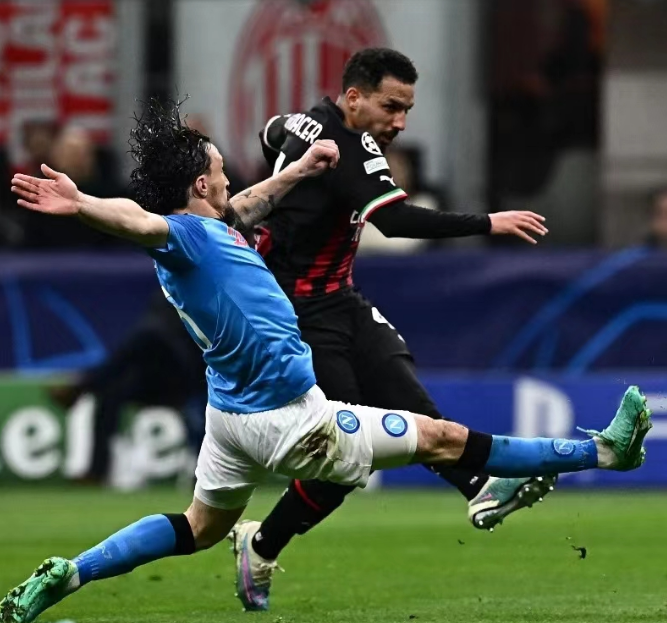 AC Milan slo Napoli i borgerkrigen i Serie A