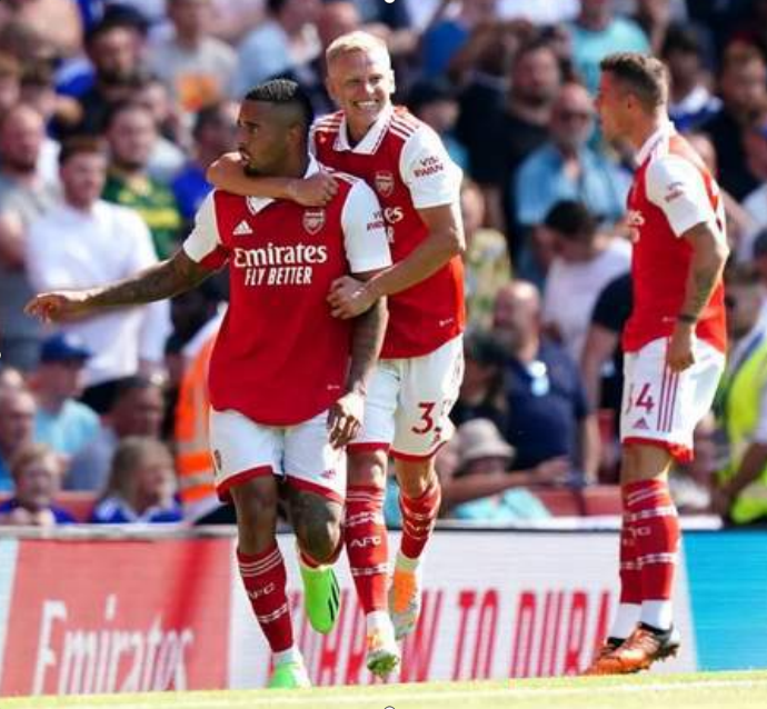 Arsenal leder stillingen med 3-2 hjemmeseier over Liverpool