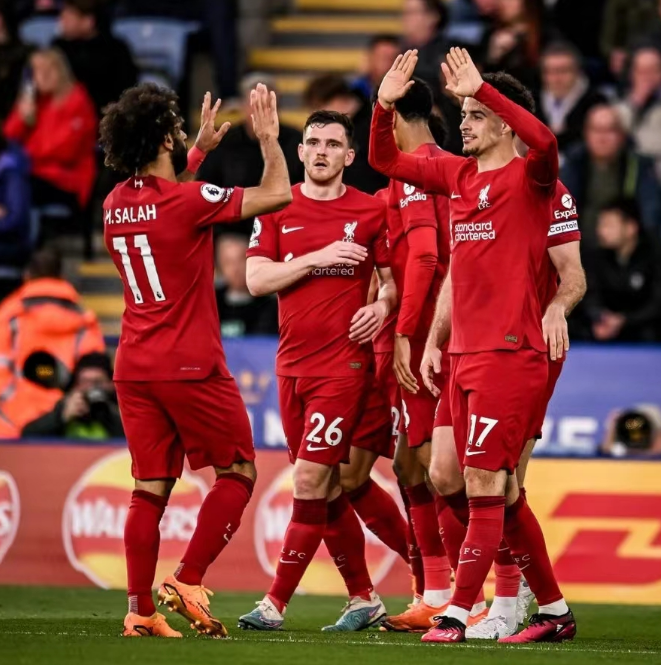 Liverpools seiersrekke på 7 kamper er 1 poeng bak Manchester United og Newcastle